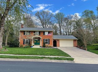 5213 Holden St, Fairfax, VA 22032