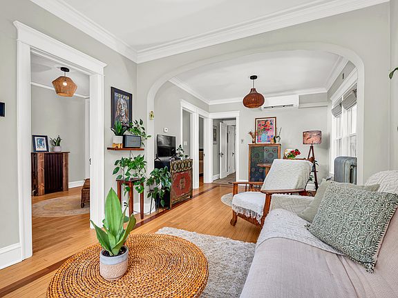 4th image of 1806 Greenleaf St