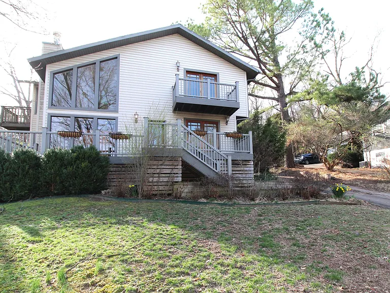 97 S Hartman Ave — Photo 1