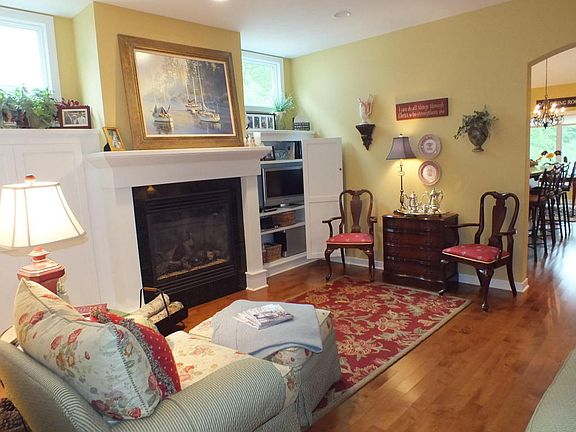 3rd image of 1947 Bower St #B2