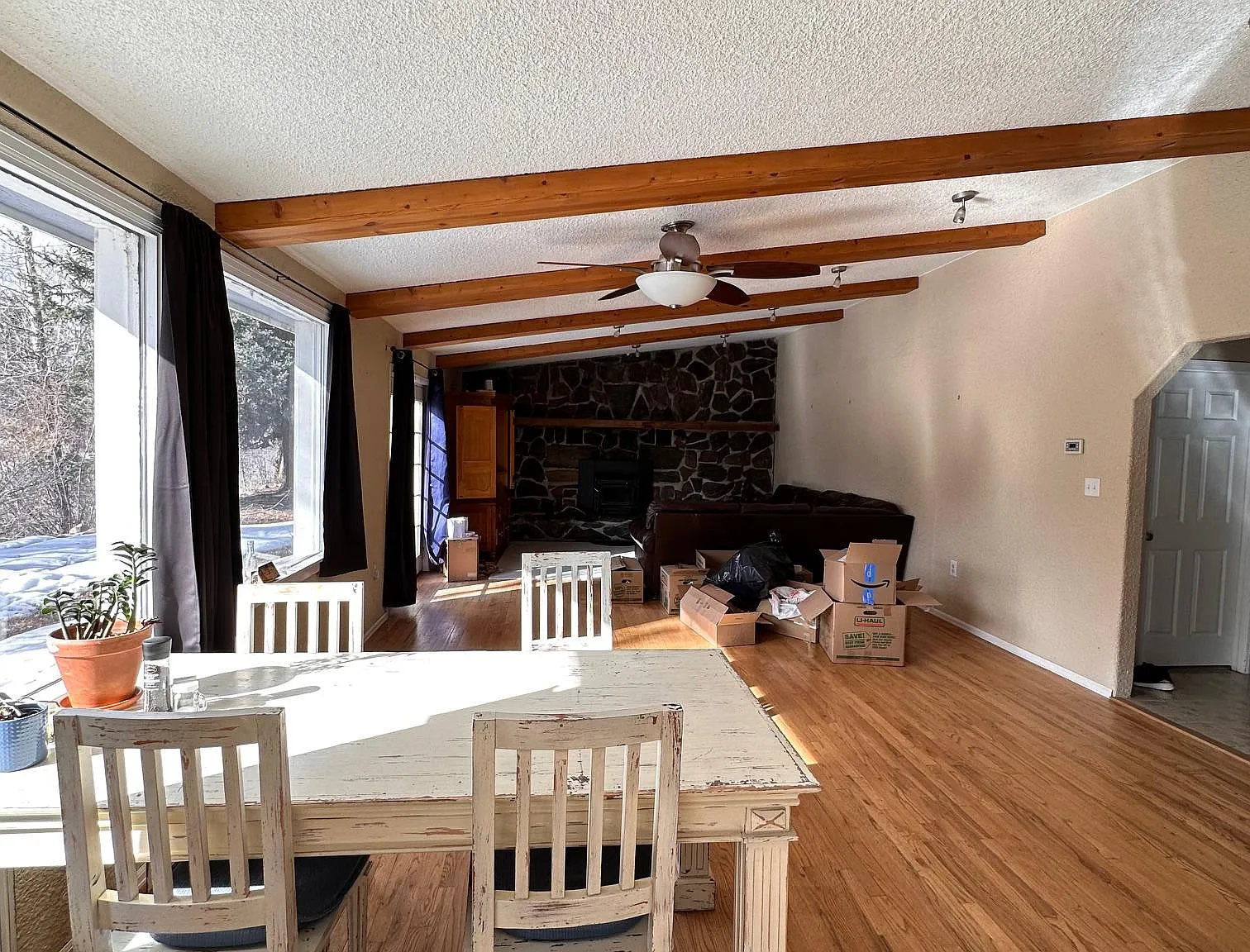 3 bed, 2300 sqft, $2,975 — Photo 4