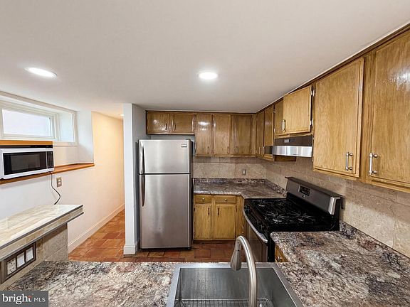 2nd image of 724 13th St NE