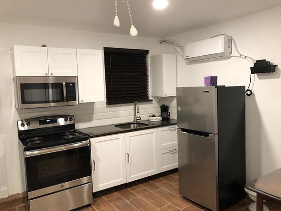 4th image of 2808 W San Isidro St