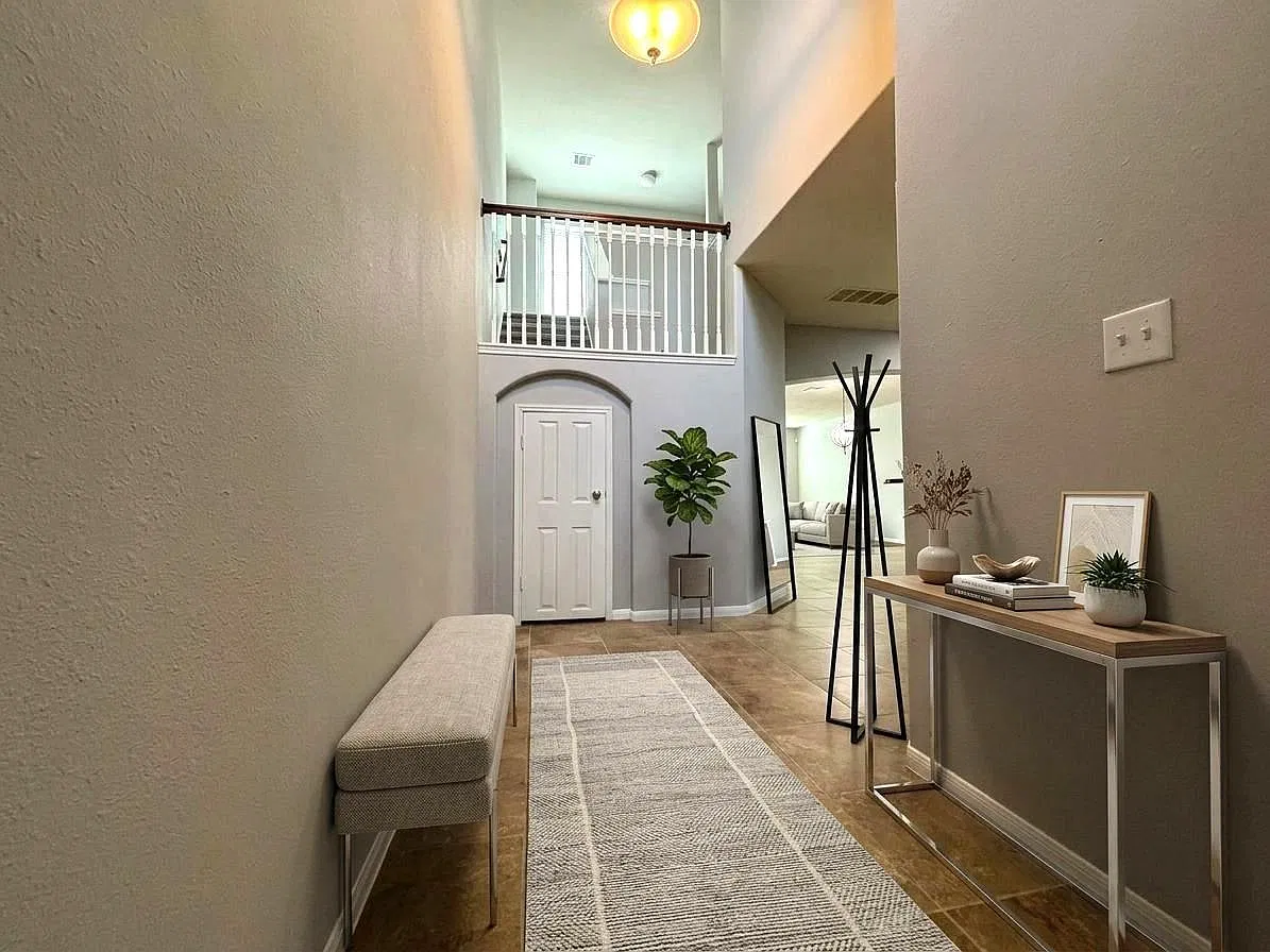 3 bed, 2.5 bath, 1771 sqft, $2,100 — Photo 2