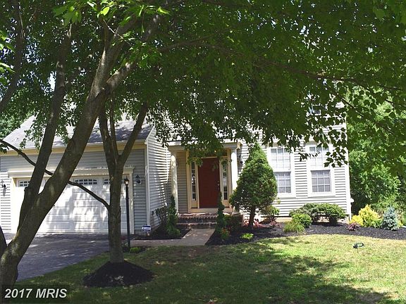 Beautifully appointed home on 1/4 acre cul-de-sac