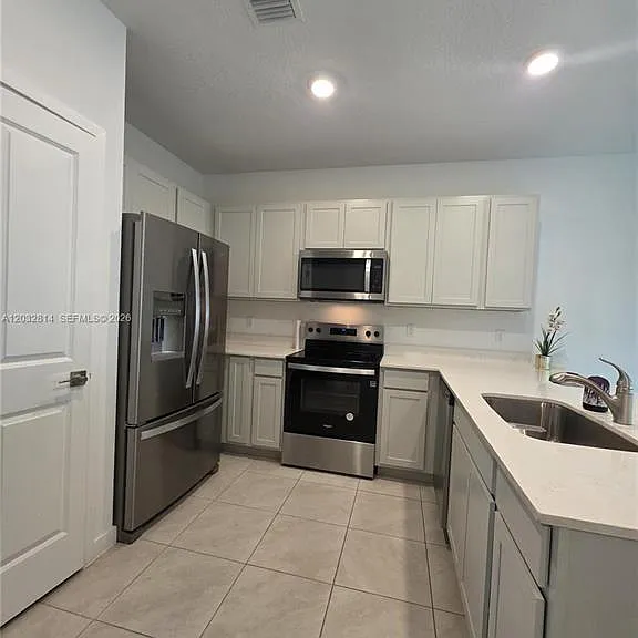 4860 Dillion St — Photo 3