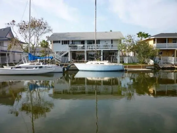 22 Whooping Crane Ln, Rockport, TX 78382
