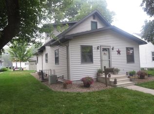 305 E 8th St, Morris, MN 56267