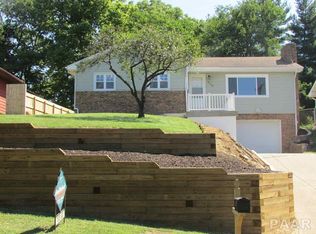 710 Grand View Ave, Pekin, IL 61554