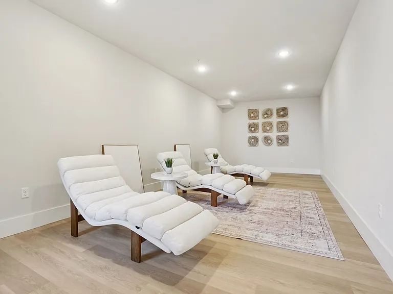 Cortlandt Terrace — Photo 9