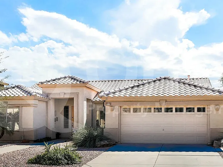 685 W Estrella Dr — Photo 1