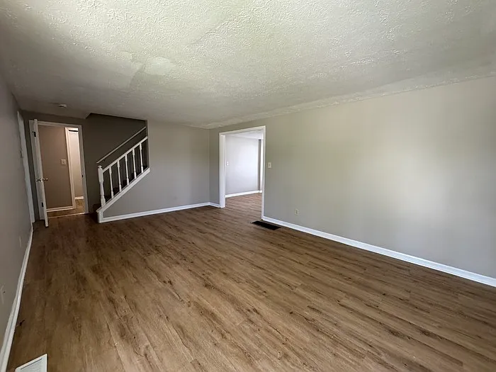 2 bed, 1.0 bath, 900 sqft, $1,295 — Photo 3