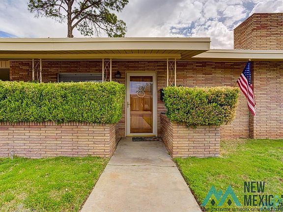 2nd image of 900 N Pecan Dr