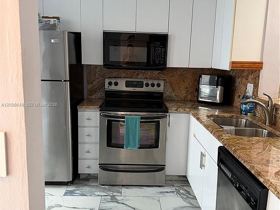 3rd image of 320 NE 12th Ave APT 506
