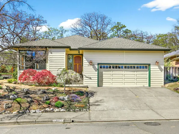 1027 Oak Knoll Dr, Ashland, OR 97520