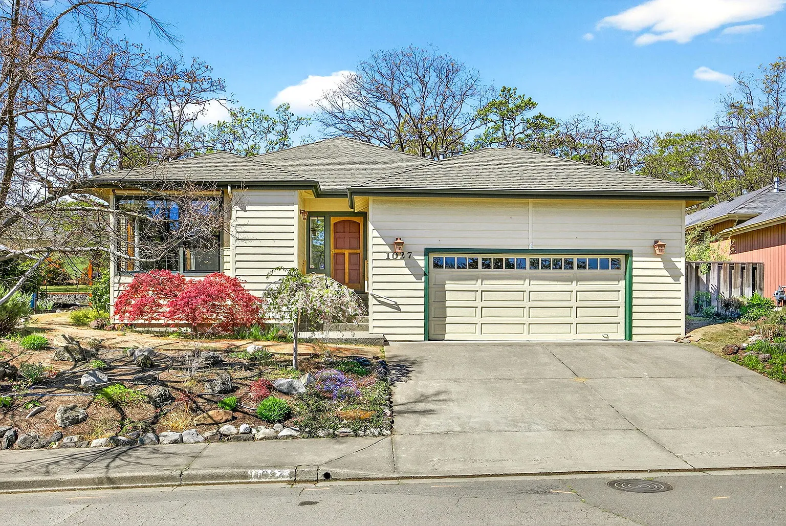 1027 Oak Knoll Dr photo 1