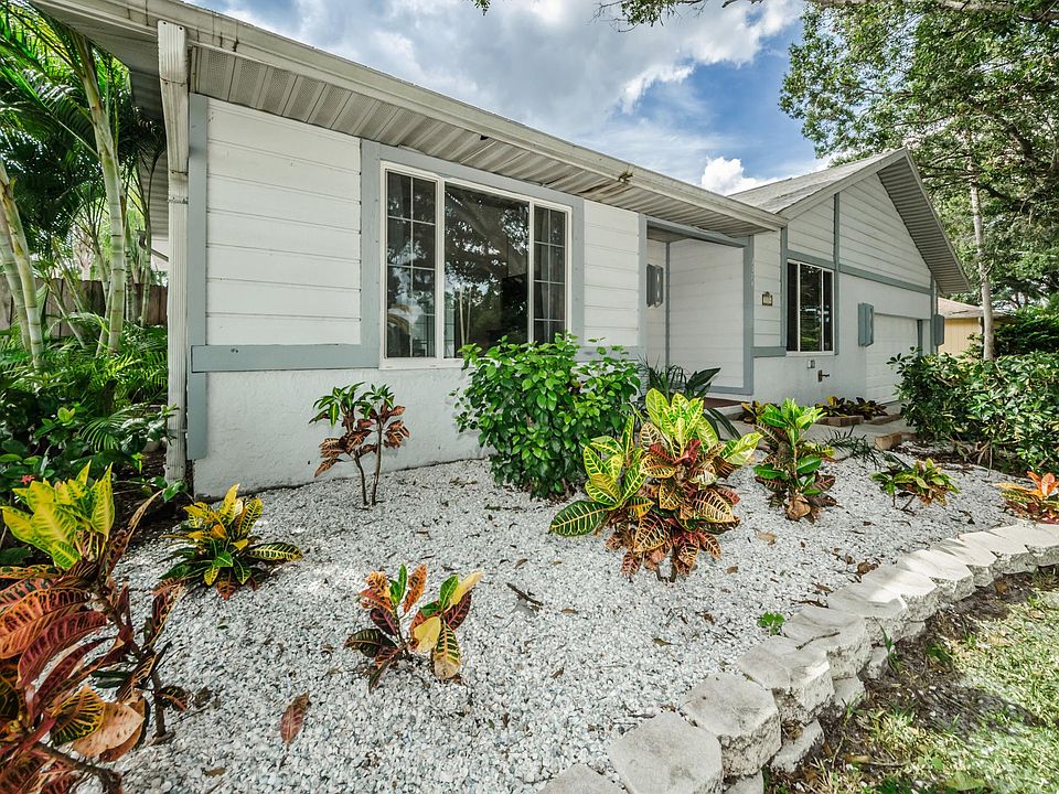 1st image of 3374 Hyde Park Dr