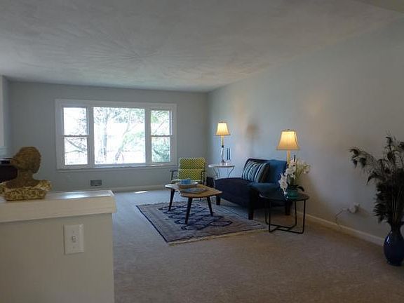 3rd image of 908 Lehigh Ave