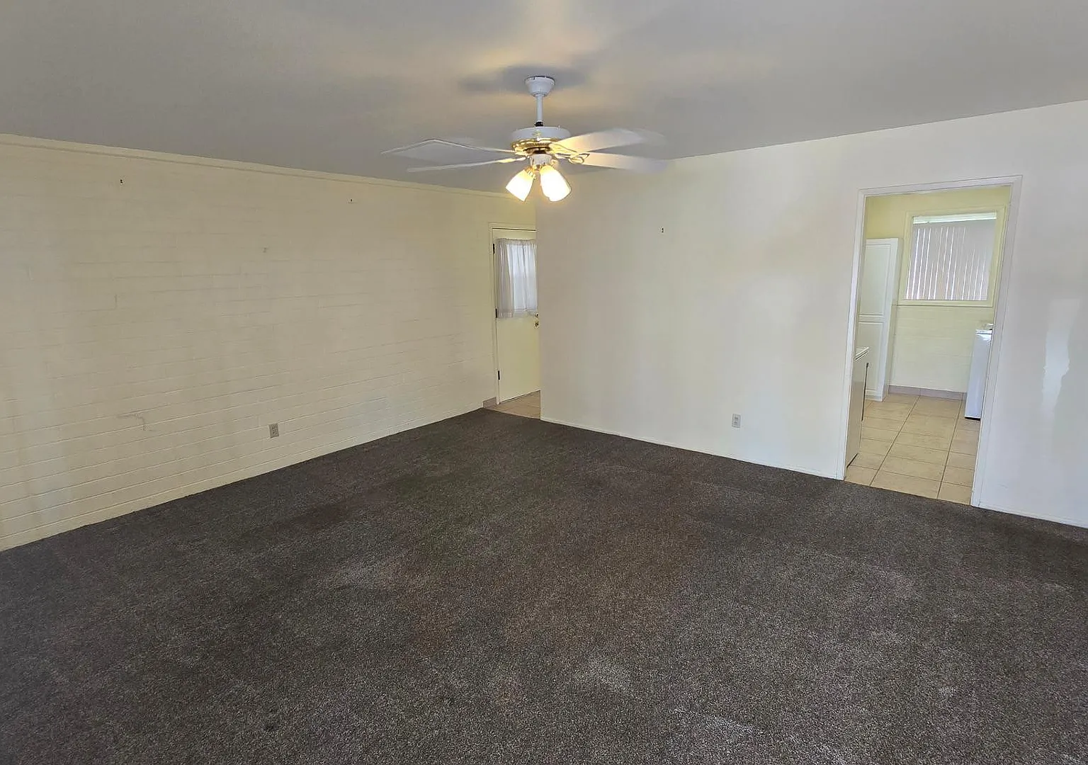 2 bed, 1.0 bath, 1122 sqft, $1,295 — Photo 3