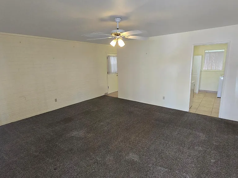 10806 N 110th Dr — Photo 3