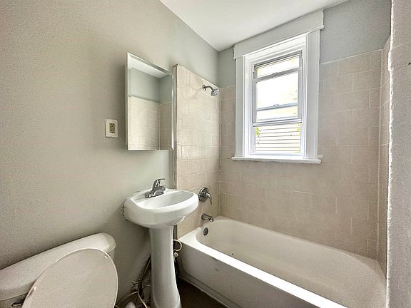 5th image of 290 Summit Ave #9