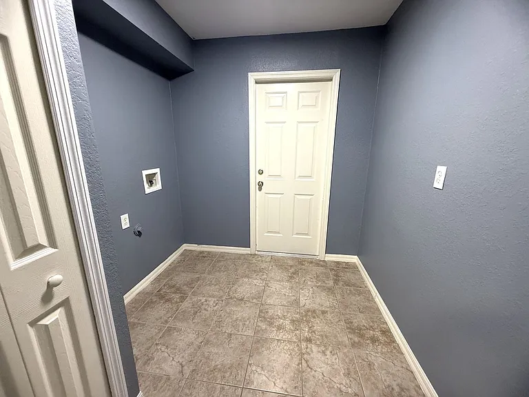 302 NW 2nd Pl — Photo 15