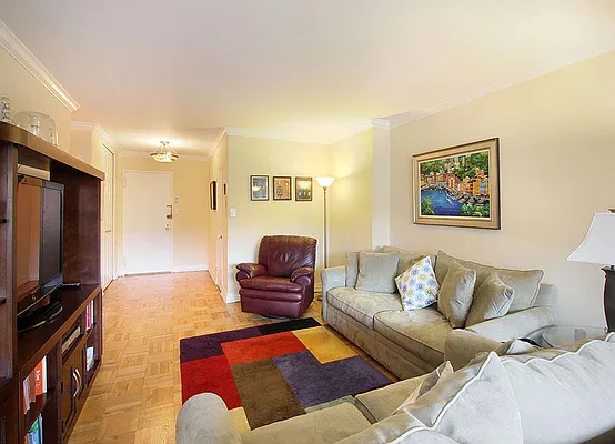 Sold by Warburg | media 6