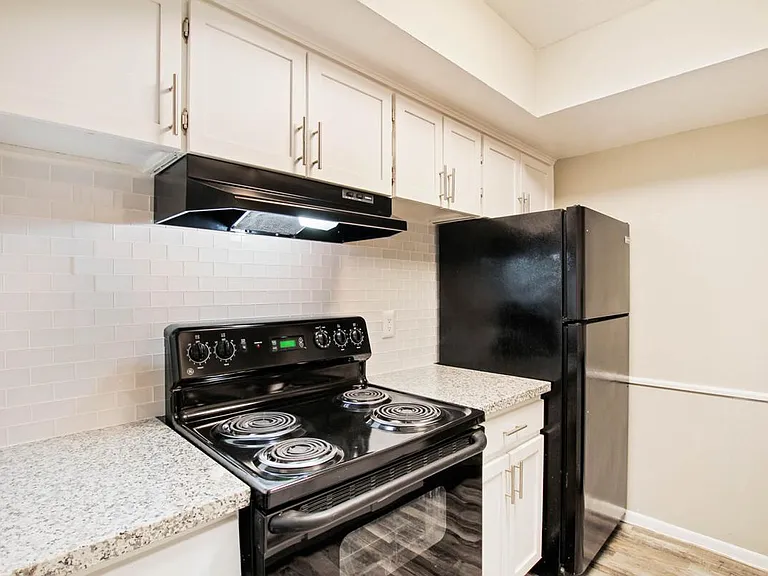 Camelot Apartments — Photo 23