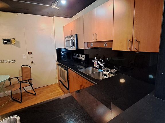 4th image of 427 Golden Isles Dr APT 5H