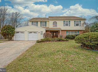 91 Twin Ponds Dr, Sewell, NJ 08080