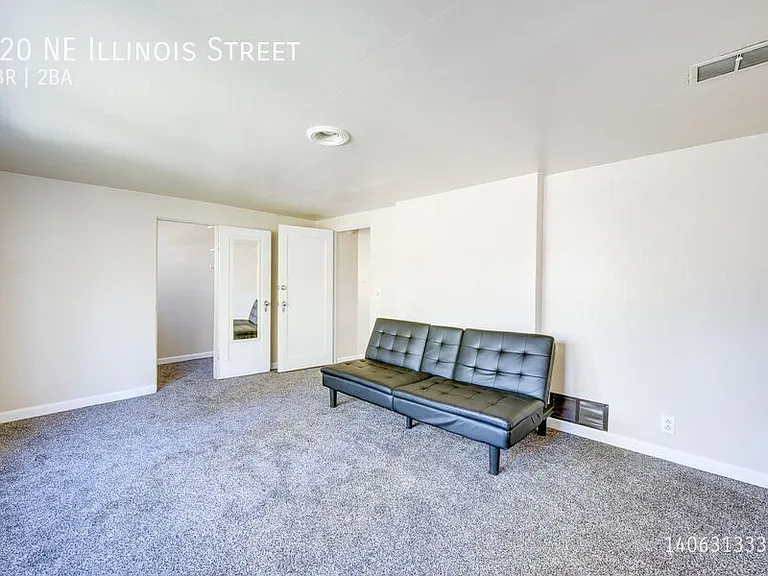 720 NE Illinois St — Photo 16