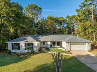 524 Golf Course Dr, Niceville, FL 32578