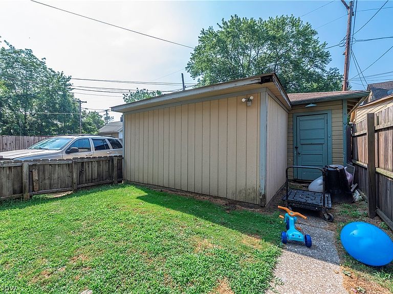 Listing photo 5