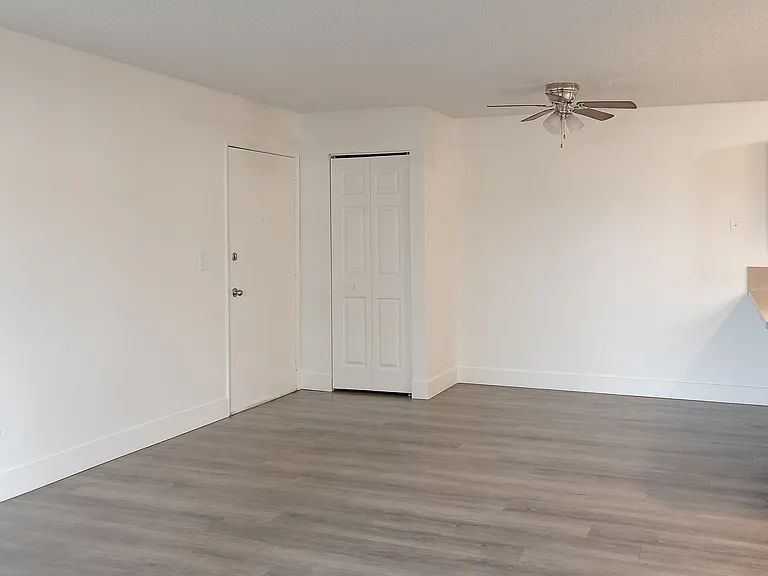 Madera Court Apartments - Troutdale Oregon - Studio
