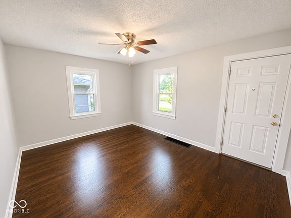 5th image of 304 W 34th St