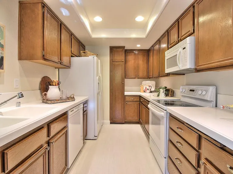 1886 Huxley Ct — Photo 7