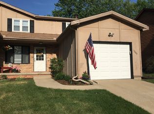 1305 Challis Dr, Bloomington, IL