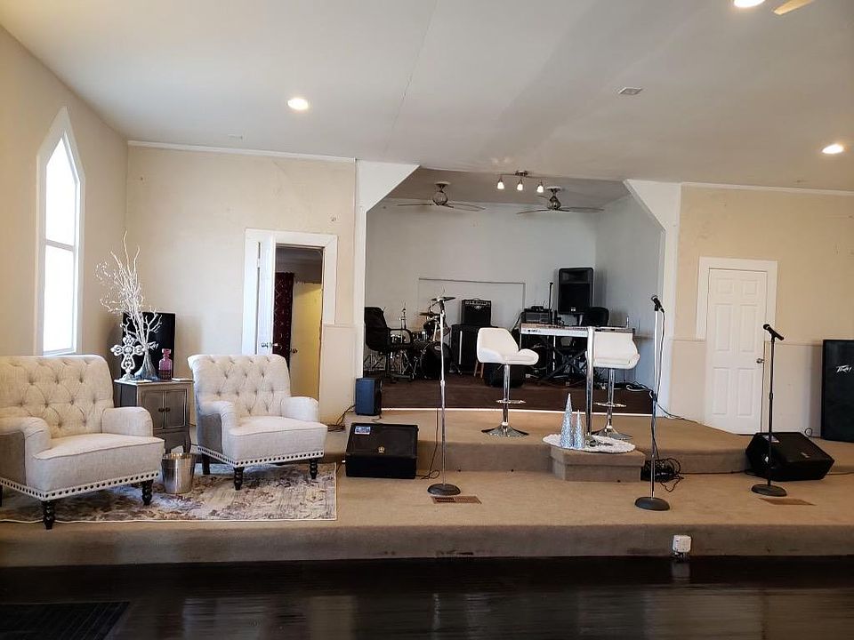 2nd image of 319 Bond Ave