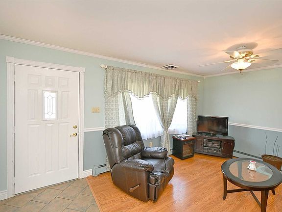 2nd image of 113 Cotton Ln