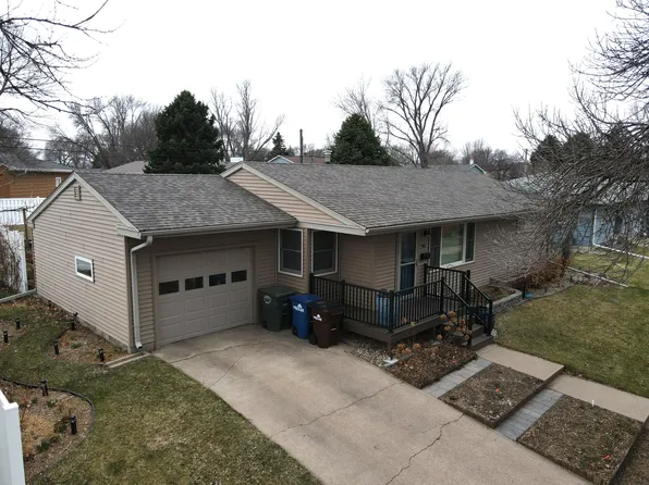 911 W Birch Ave, Mitchell, SD 57301