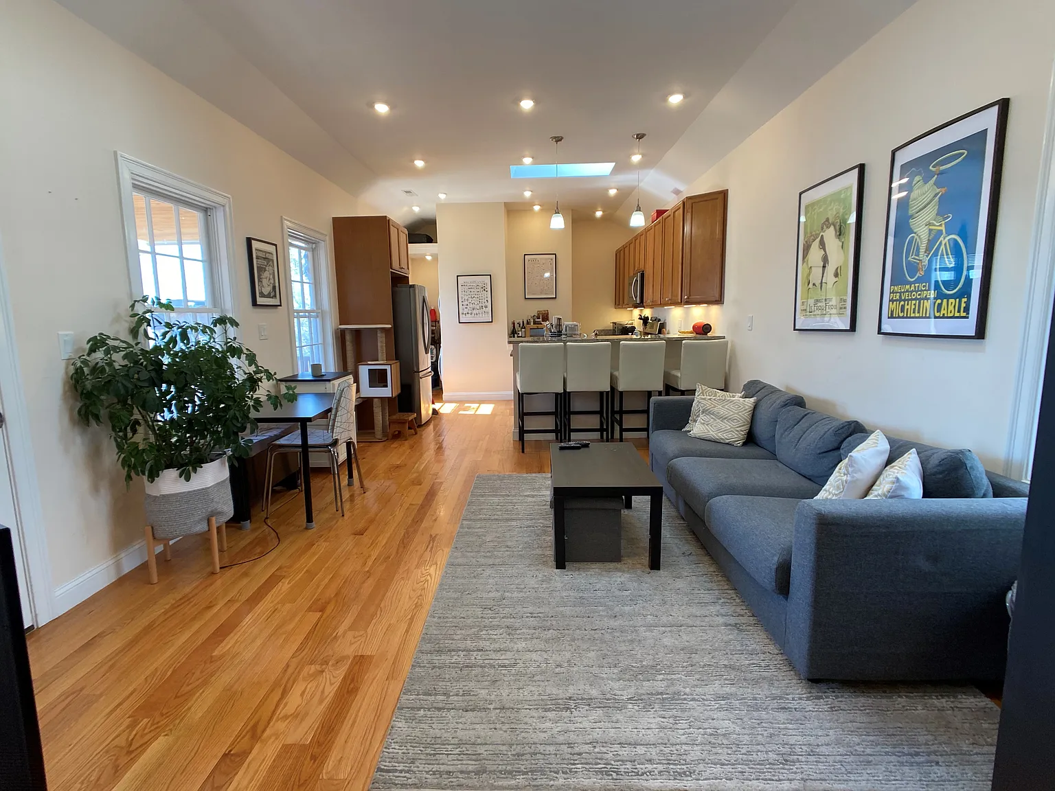3 bed, 1600 sqft, $4,900 — Photo 4