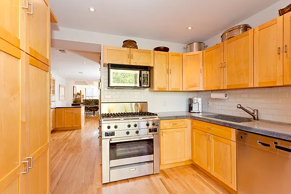 Sold by Brooklyn Bridge | media 3