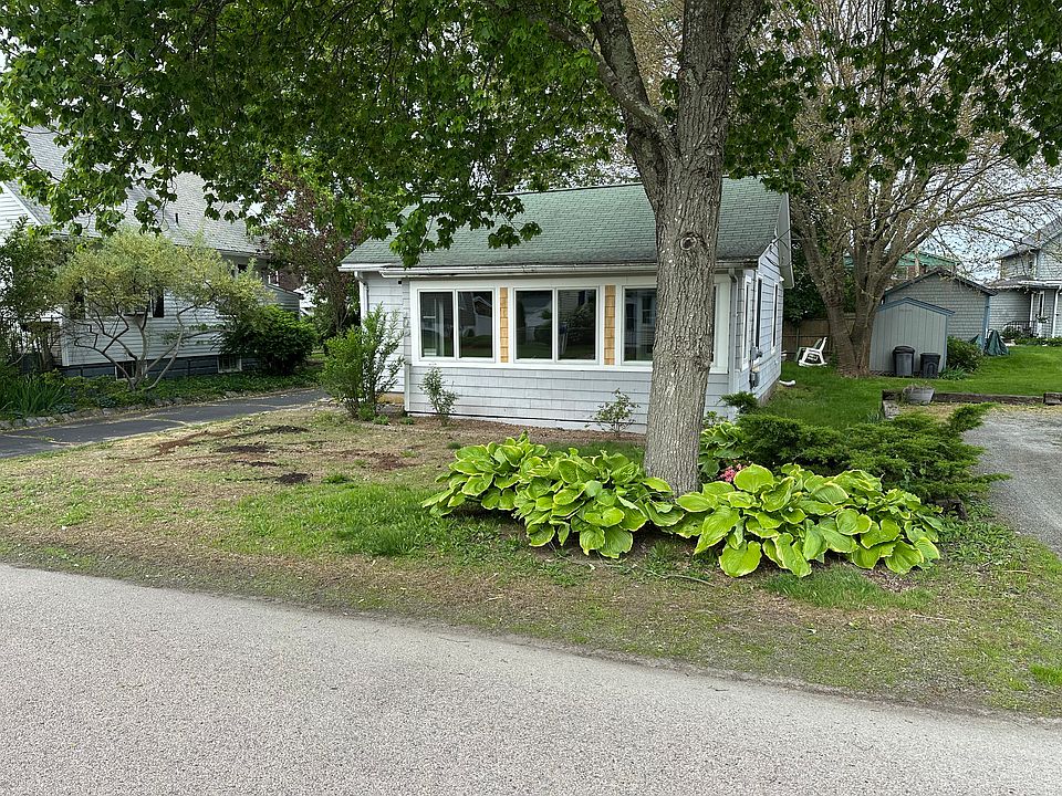 1st image of 245 Narragansett Ave