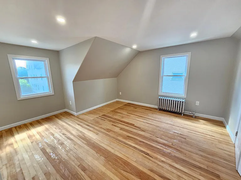 16 Rena St — Photo 12