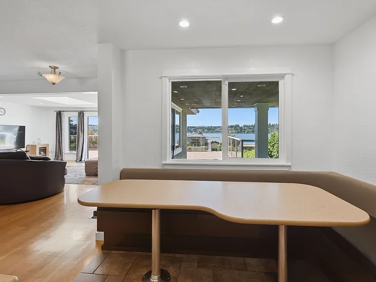 12704 Holmes Point Dr NE — Photo 10
