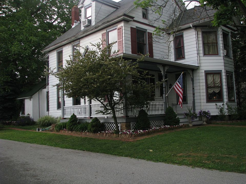 1890'S VICTORIAN CHARM