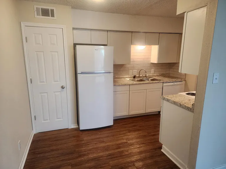2400 Mission Hill Dr #101 — Photo 5