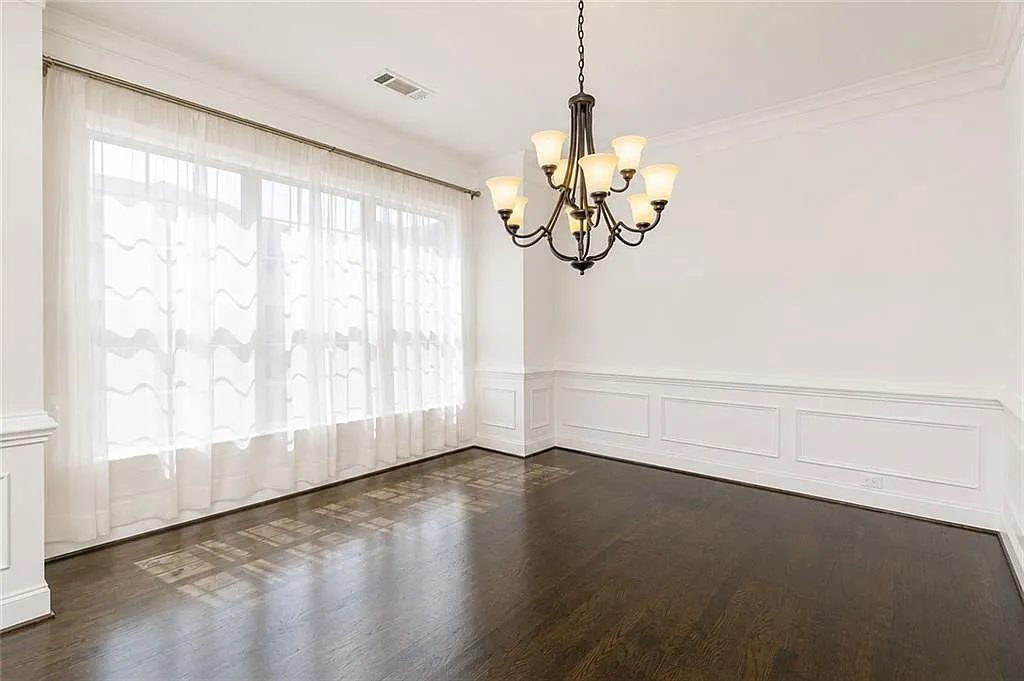 5 bed, 4.5 bath, $4,500 — Photo 4