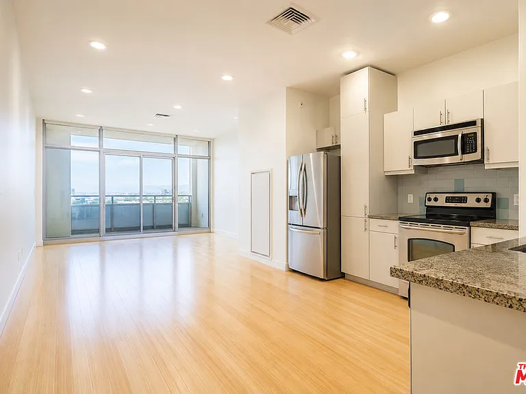3810 Wilshire Blvd #2003 — Photo 3