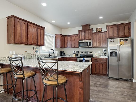 3rd image of 848 Nicholas Lee Dr